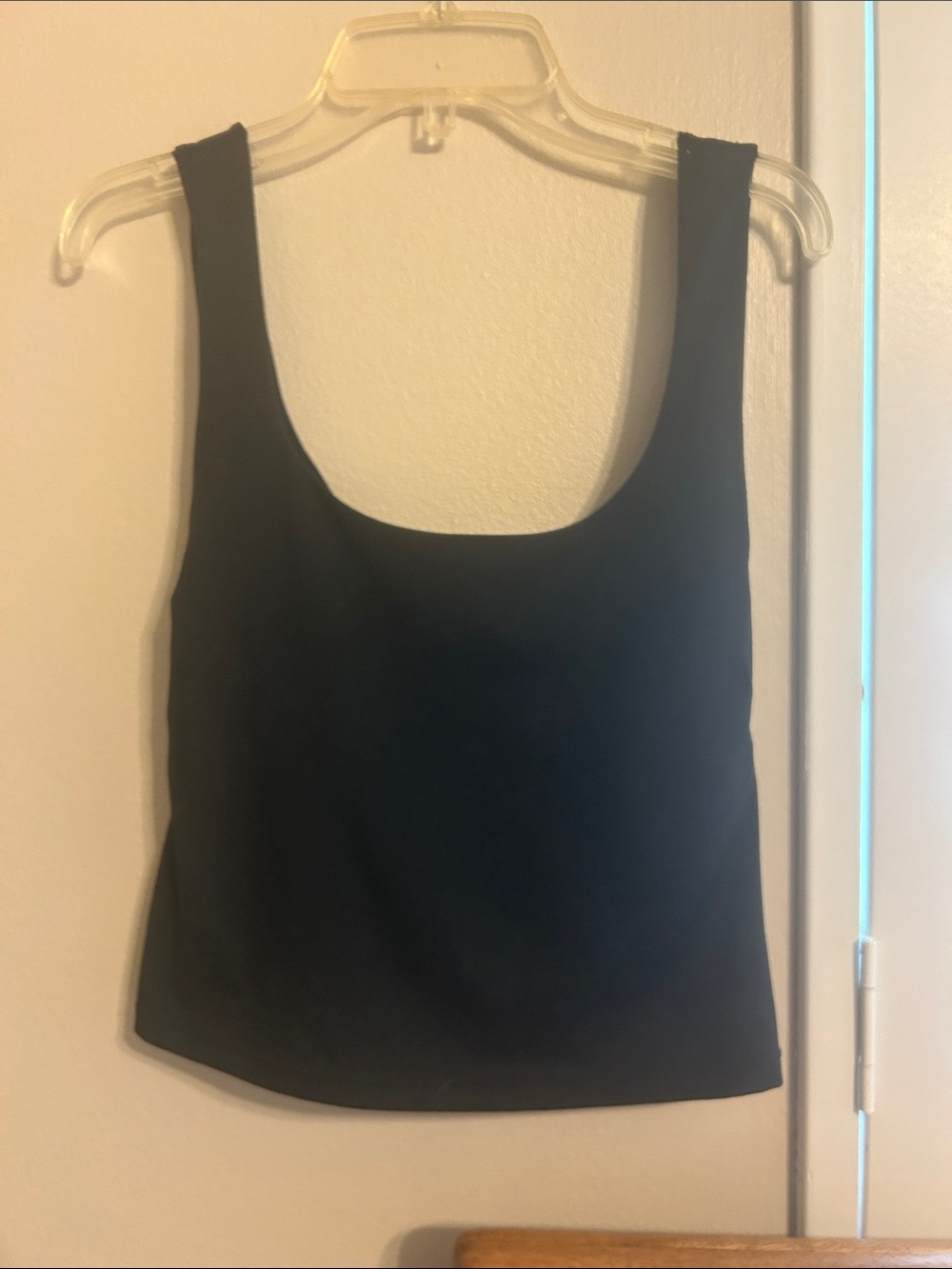 Fabletics medium Black Scoop Neck twist back Women's gym Tank Top
